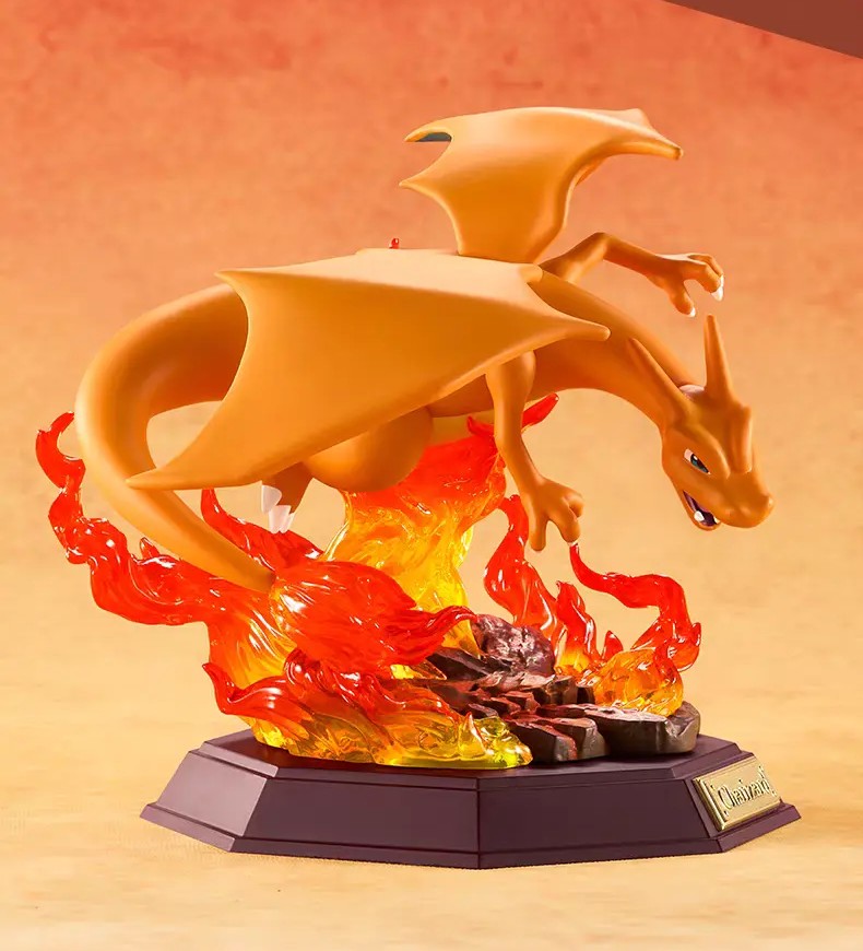 Funism Pokémon Twinkmont Shining Moment Series Figure Charizard
