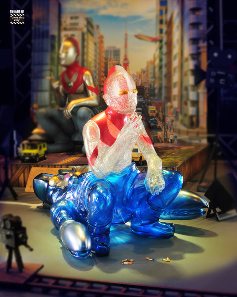 UltrmanVinylToysFrontLeft_gran